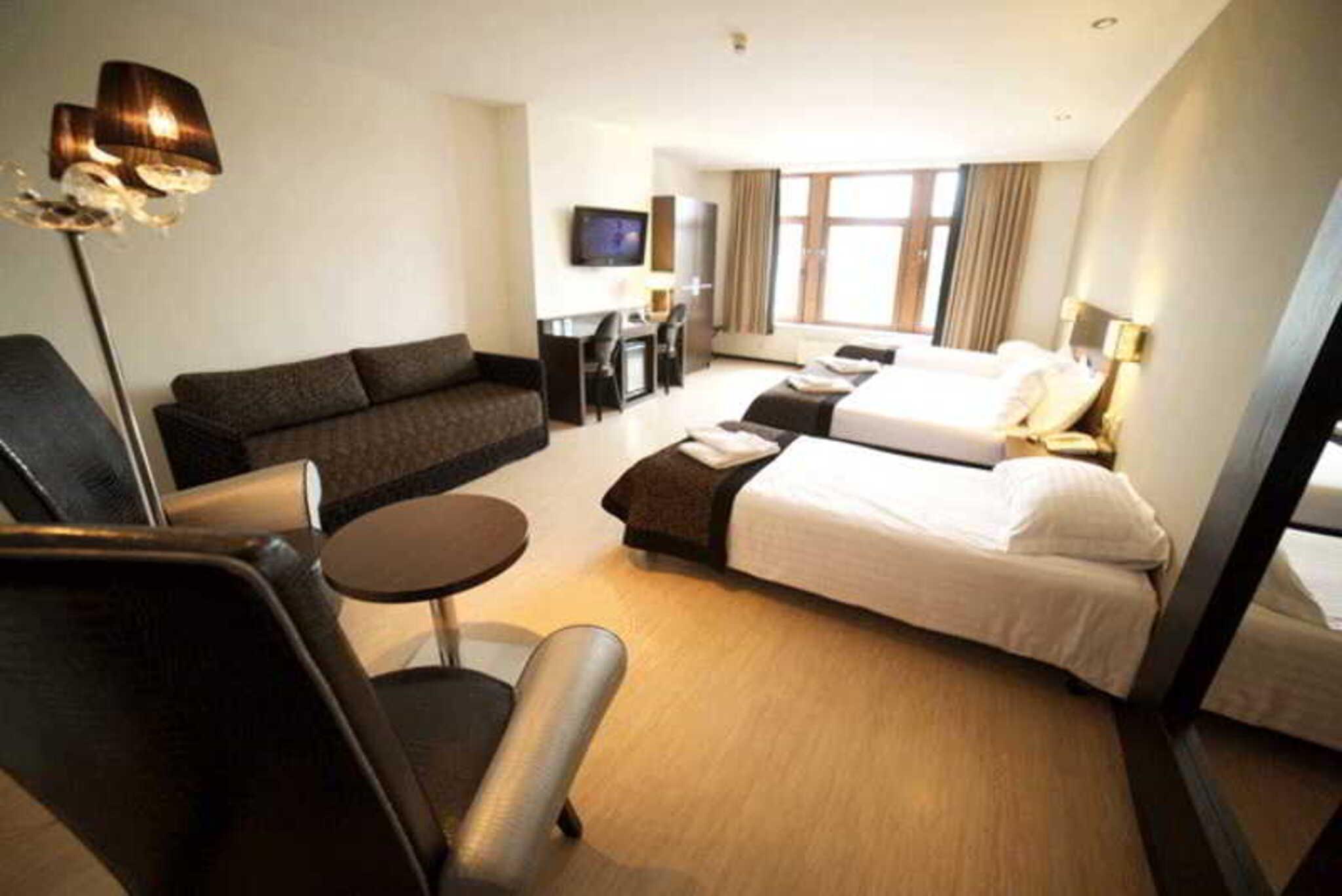 Urban Yard Hotel Saint-Gilles Esterno foto
