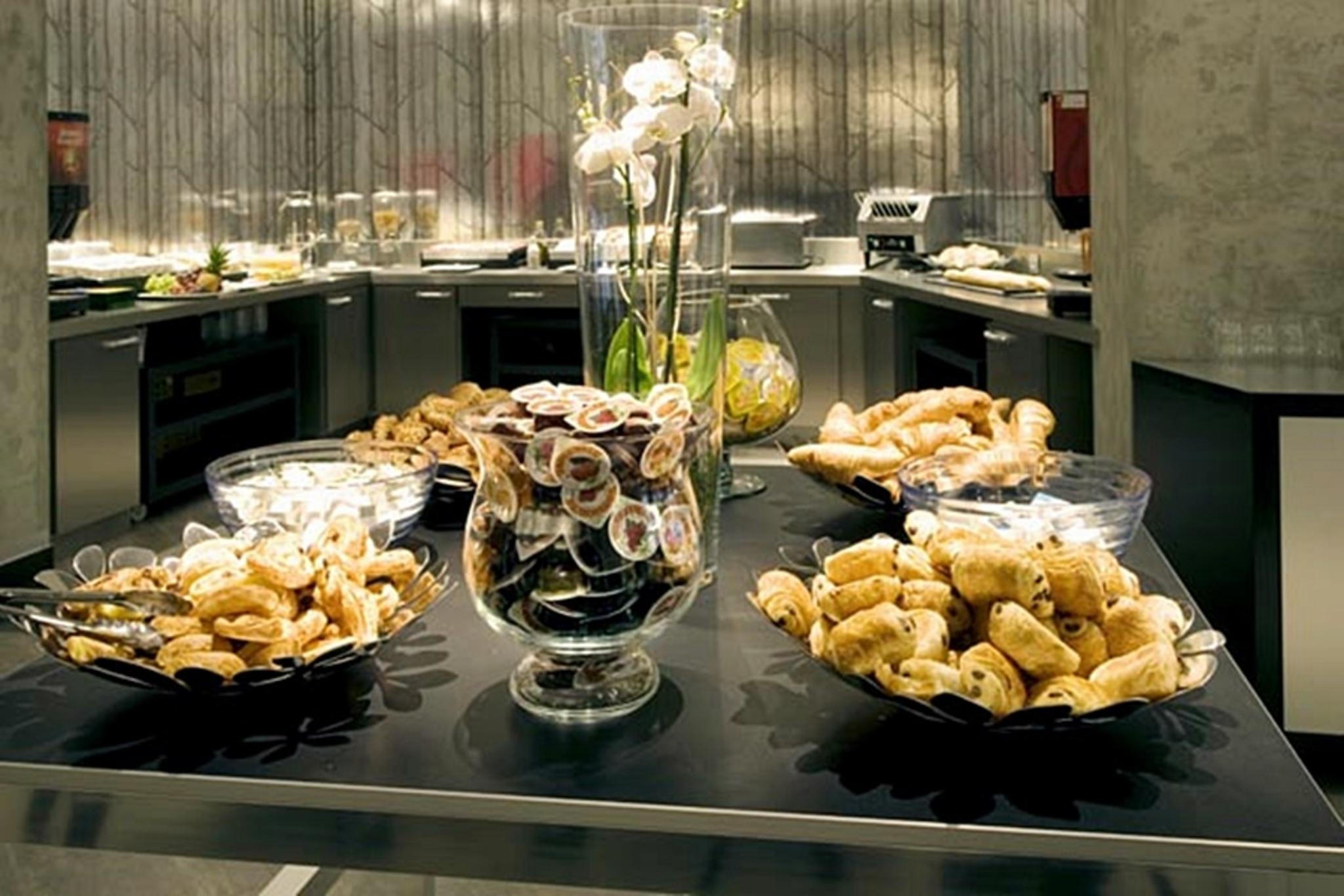 Urban Yard Hotel Saint-Gilles Ristorante foto